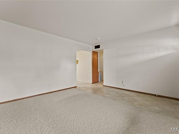 5th image of 833 Weedel Dr