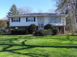 242 Big Piece Rd, Fairfield, NJ 07004