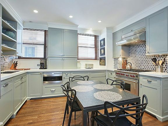 5th image of 55 E 72nd St APT 8S