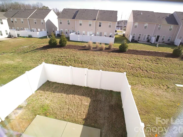 2436 Silverthorn Dr — Photo 33