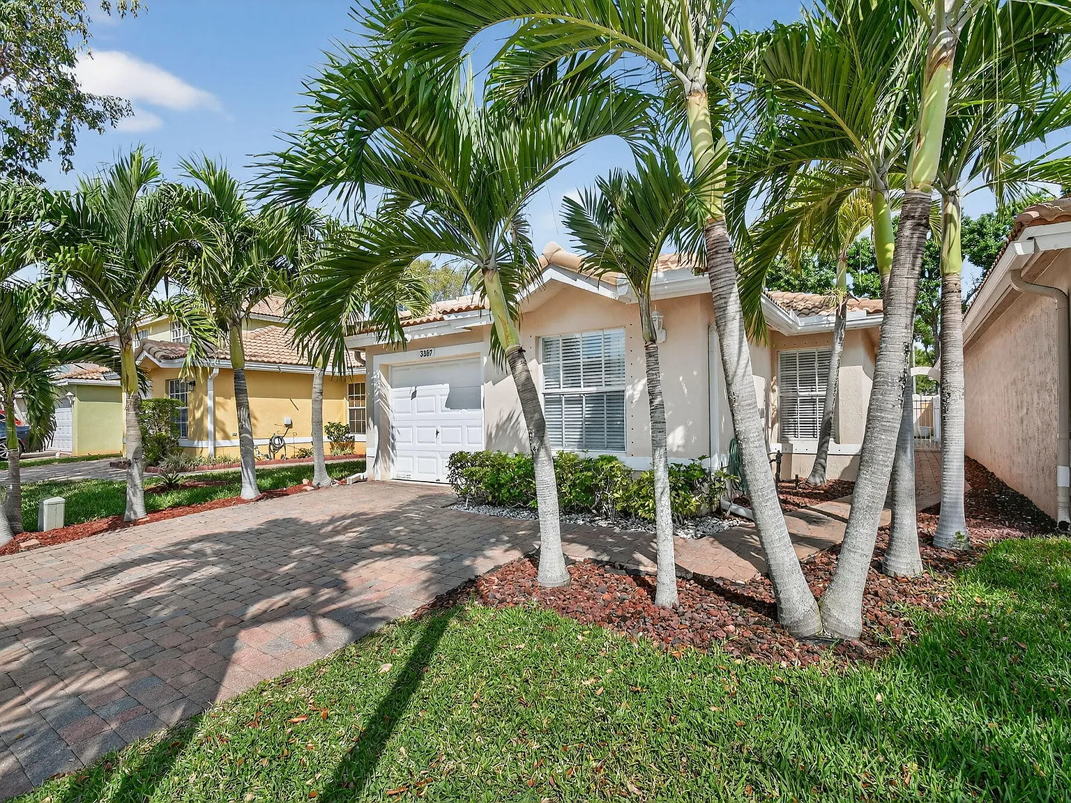 3 bed, 2.0 bath, 1253 sqft, $2,600 — Photo 3