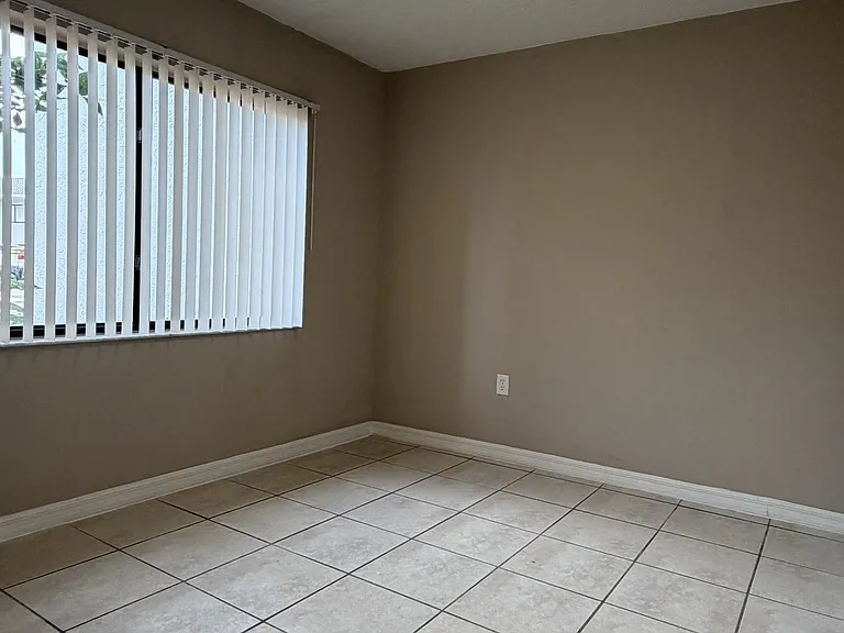4212 Desoto Ave — Photo 10