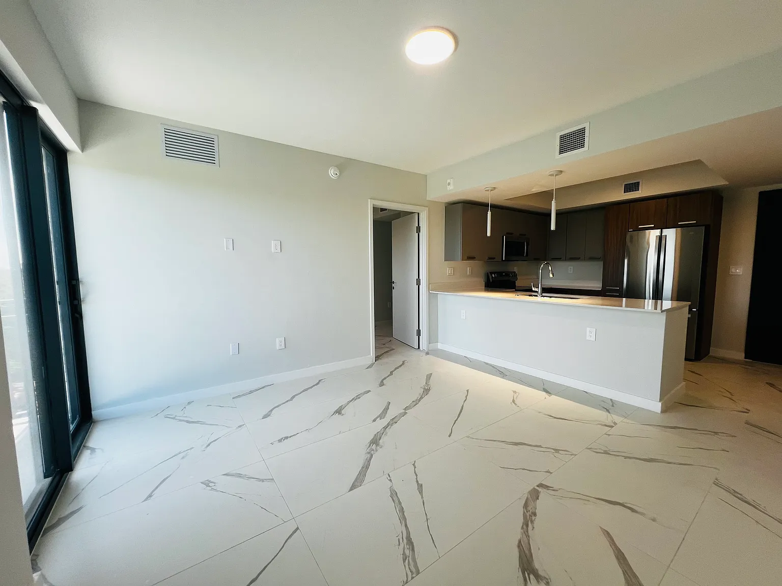 2 bed, 975 sqft, $2,800 — Photo 4