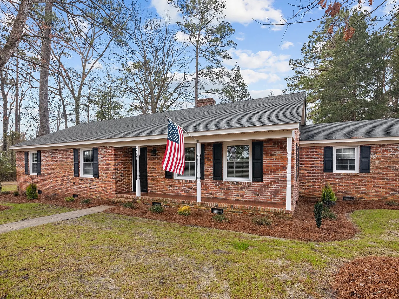 4 bed, 2724 sqft, $3,000 — Photo 1