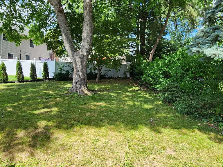 1502 Sunnyfield Dr — Photo 18