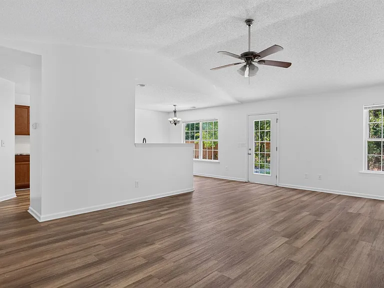 20 Kimpton Dr — Photo 15