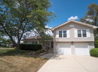 824 Blenheim Dr, Schaumburg, IL 60195