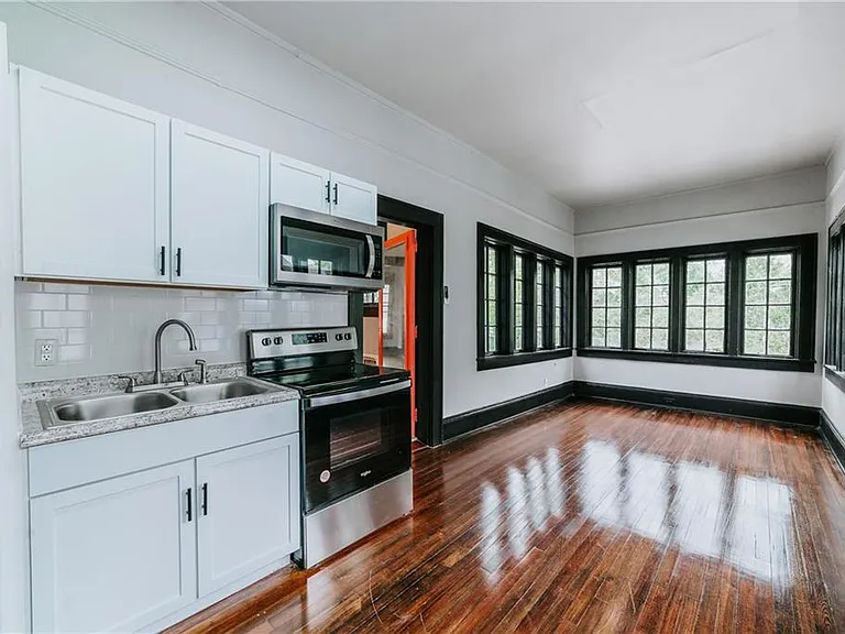 207 Michigan Ave #3 — Photo 9