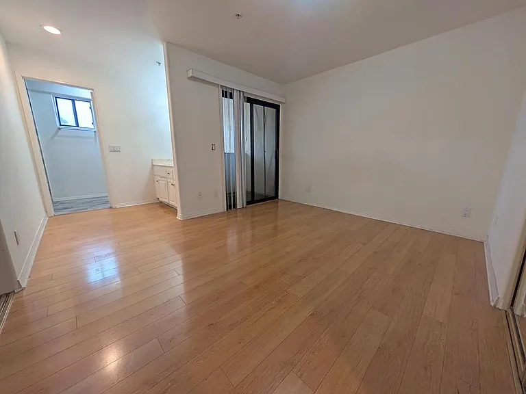 305 N Cedar St #204 — Photo 12