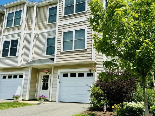 192 Woodview Way, Manchester, NH 03102