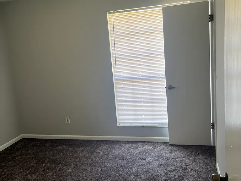 4073 Greenwillow Ln E — Photo 6