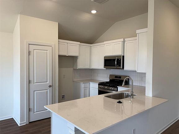 3rd image of 9105 Blackfork Ln