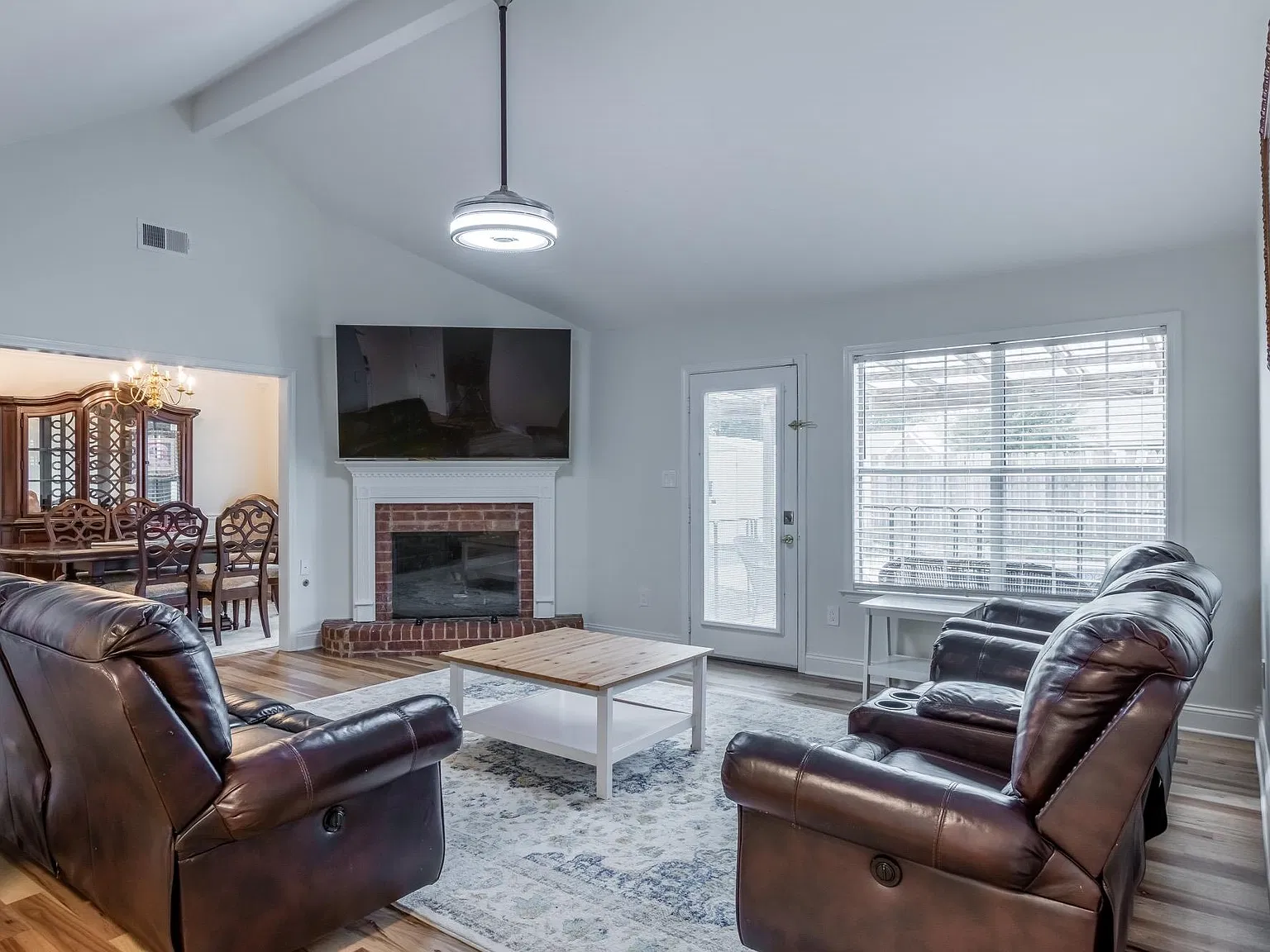 3 bed, 1677 sqft, $2,300 — Photo 3