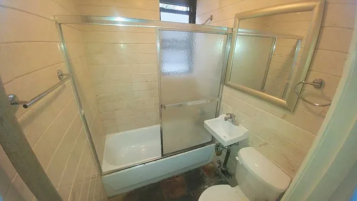 Rented by Downtown Mgt & Realty LLC | media 6