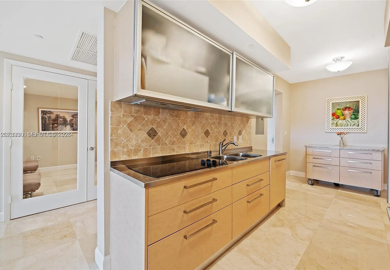 Beach Club Condo — Photo 4
