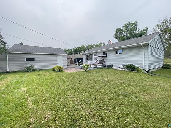3rd image of 11 Ives Rd