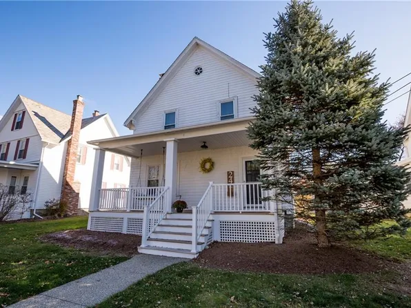 24 Homestead Ave, Smithfield, RI 02917