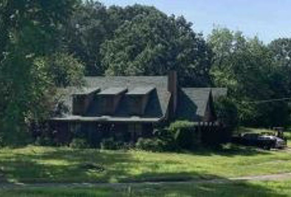 1st image of 4673 Douglas Dr