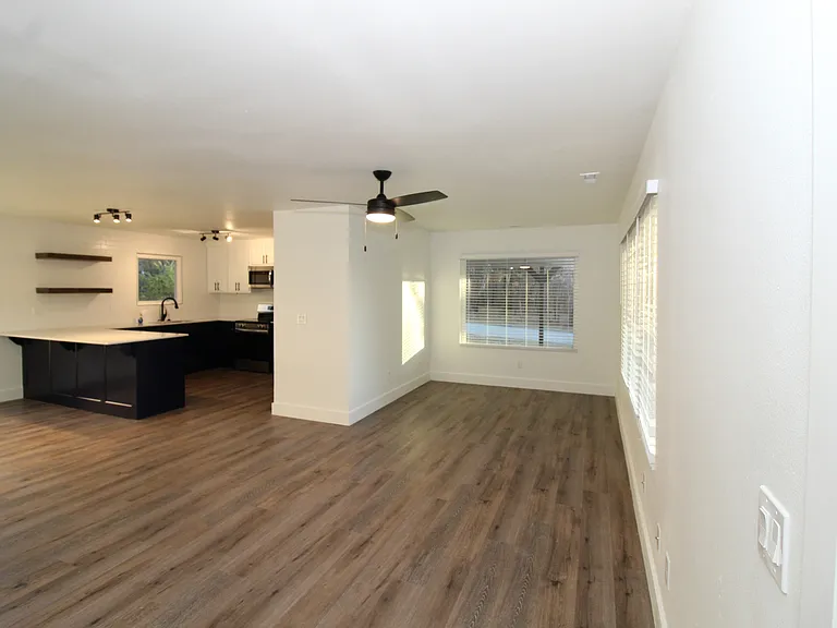 50 E 7th St — Photo 15