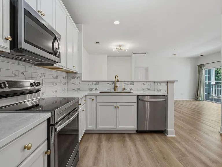 4846 Bevendean Dr #C9 — Photo 4