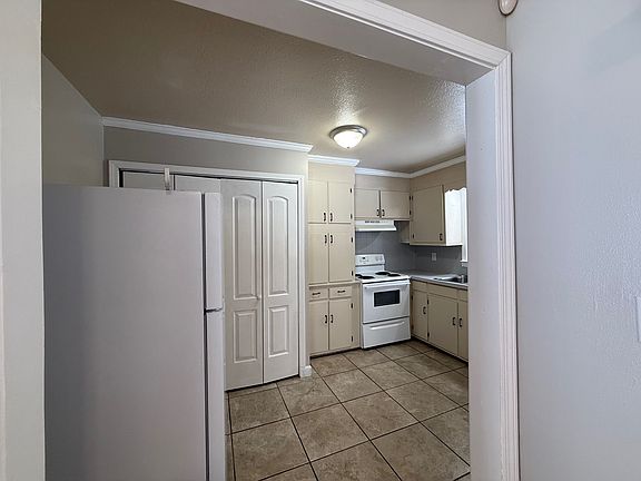 4th image of 319 Raeford Ave #319