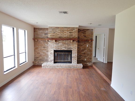 4th image of 4070 La Salle Ave