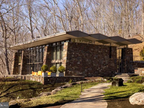 372 Brownsburg Rd, Newtown, PA 18940