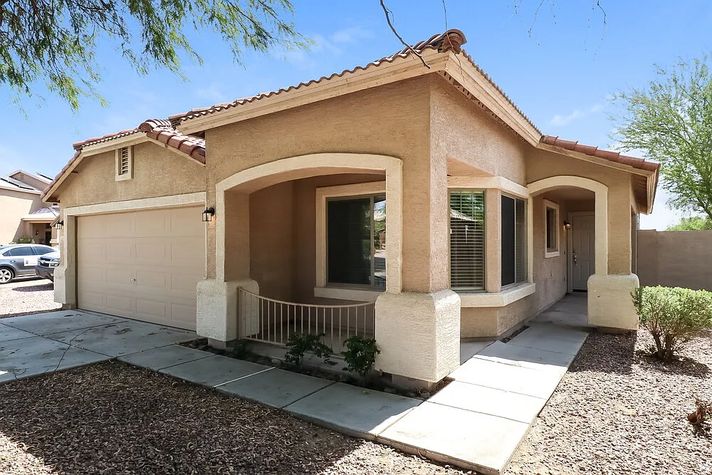 4 bed, 2.0 bath, 1611 sqft, $2,080 — Photo 3