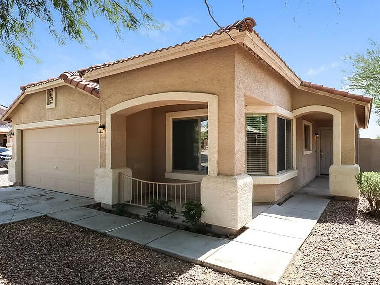 5807 S 248th Ln — Photo 3