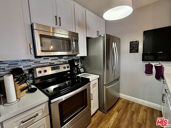 3rd image of 532 N Rossmore Ave APT 313