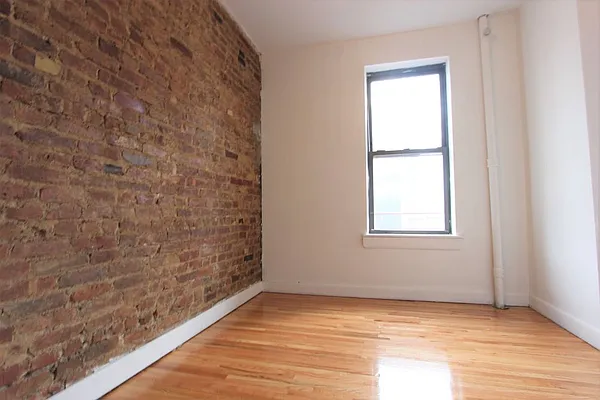 Rented by Dynamik Realty | media 4