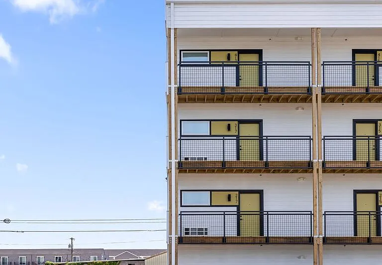 East Line Apartments — Photo 15