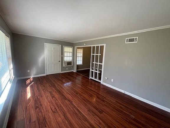 3rd image of 802 Waring Rd