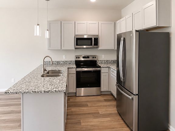 3rd image of 3121 Lumber St #3121