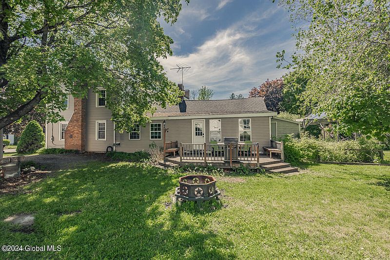 5th image of 2087 East Street