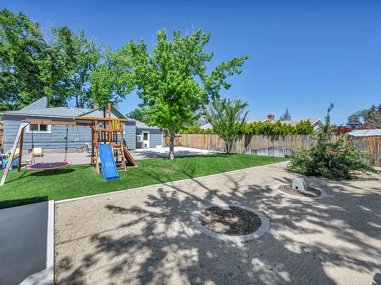 620 Belgrave Ave — Photo 44