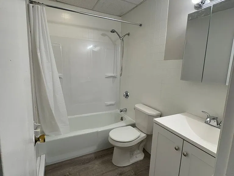 1093 Main St Apartments — Photo 16