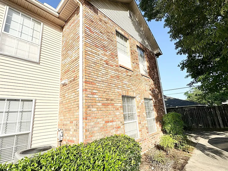 4441 Burbank Dr #108 — Photo 1