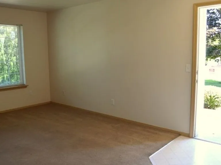 Quiet 2-Bed 2-Bath Apartments Close to WOU with Beautiful Landscaping In-Unit Washer/Dryer — Photo 35