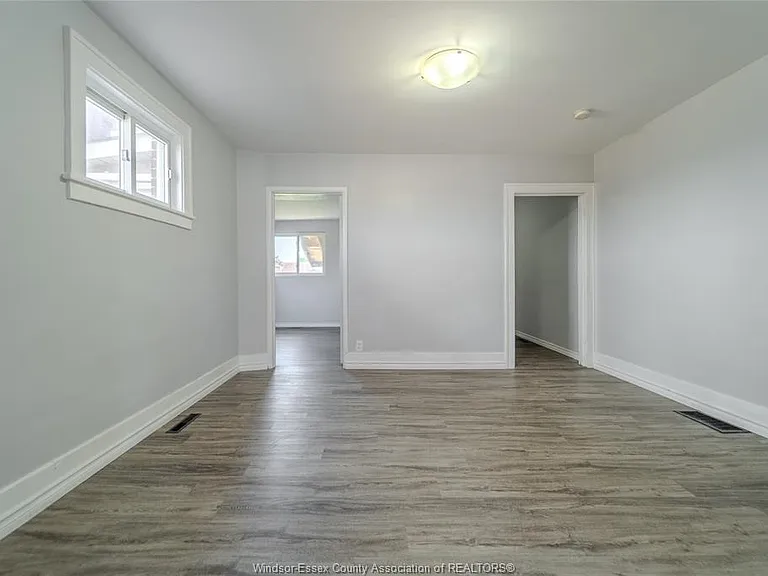 1124 Mercer St — Photo 9