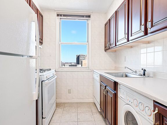 5th image of 11817 Union Tpke APT 9L