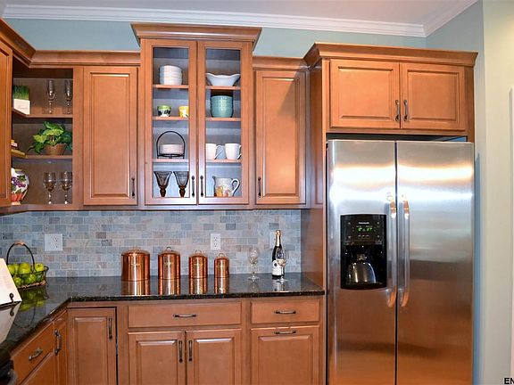 4th image of 10 Wooden Ln