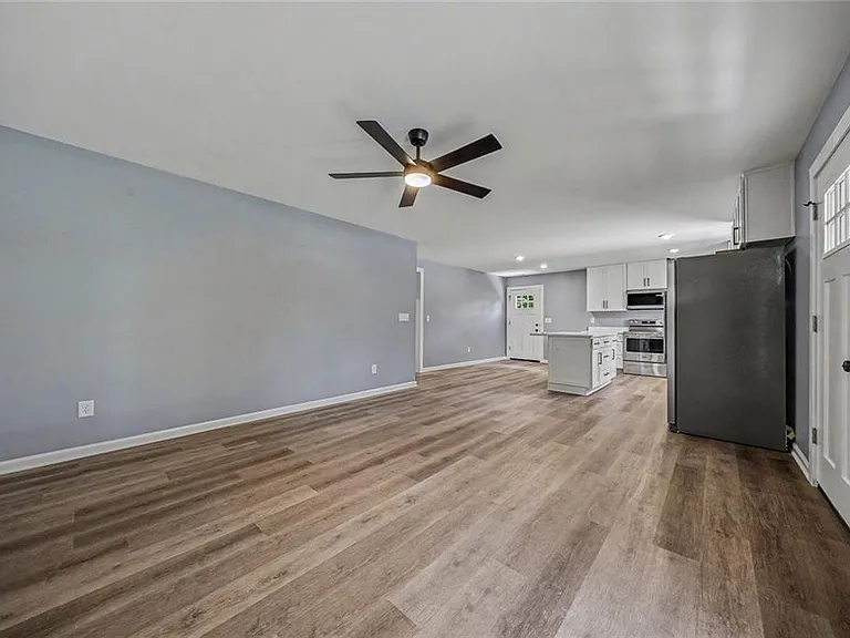 411 Hardy Ave SW — Photo 5