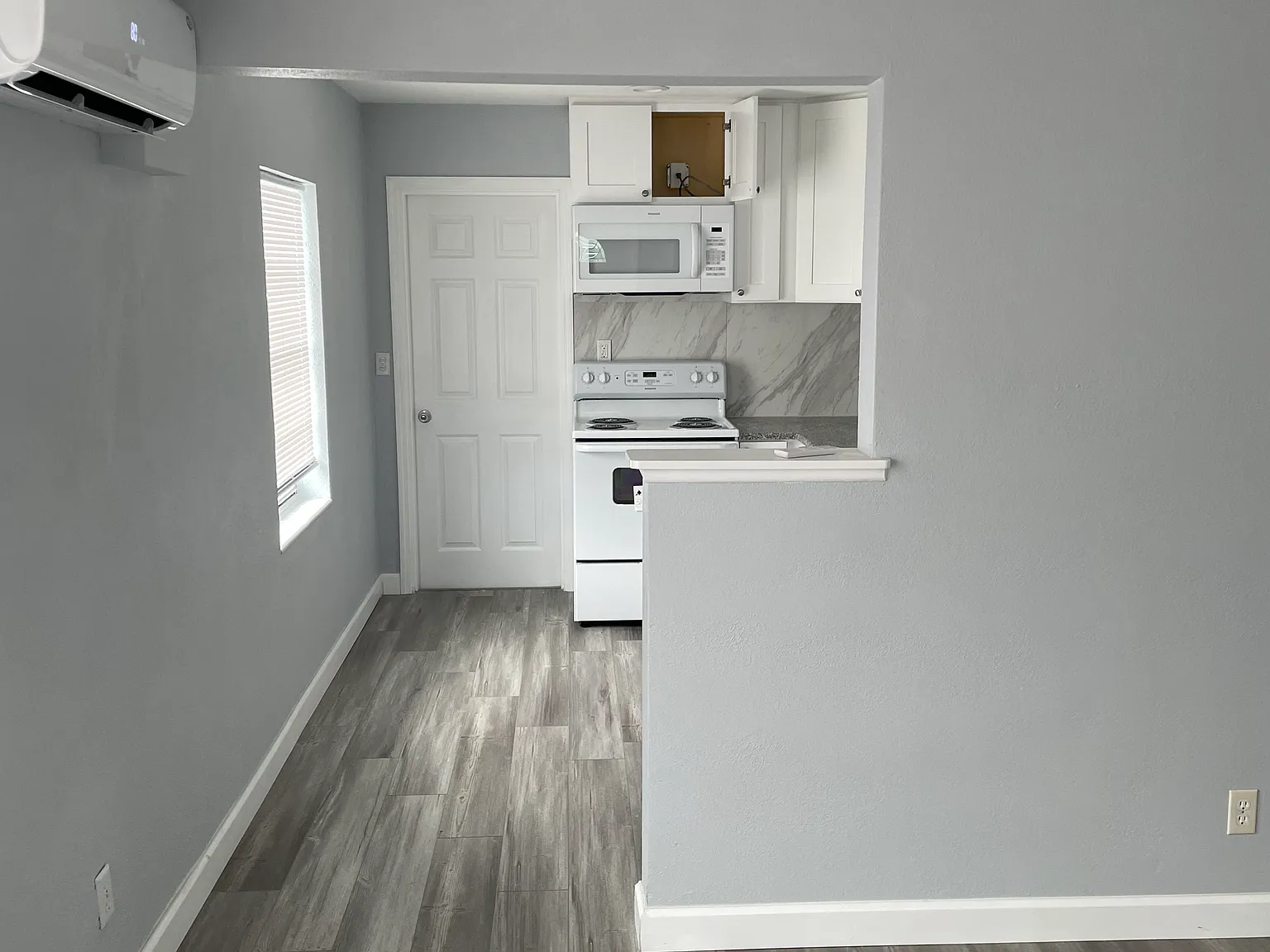 2 bed, 700 sqft, $1,400 — Photo 2