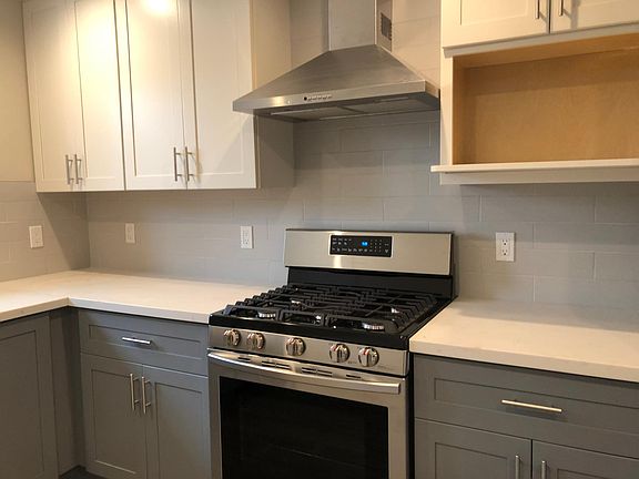 4th image of 4071 Lincoln Ave