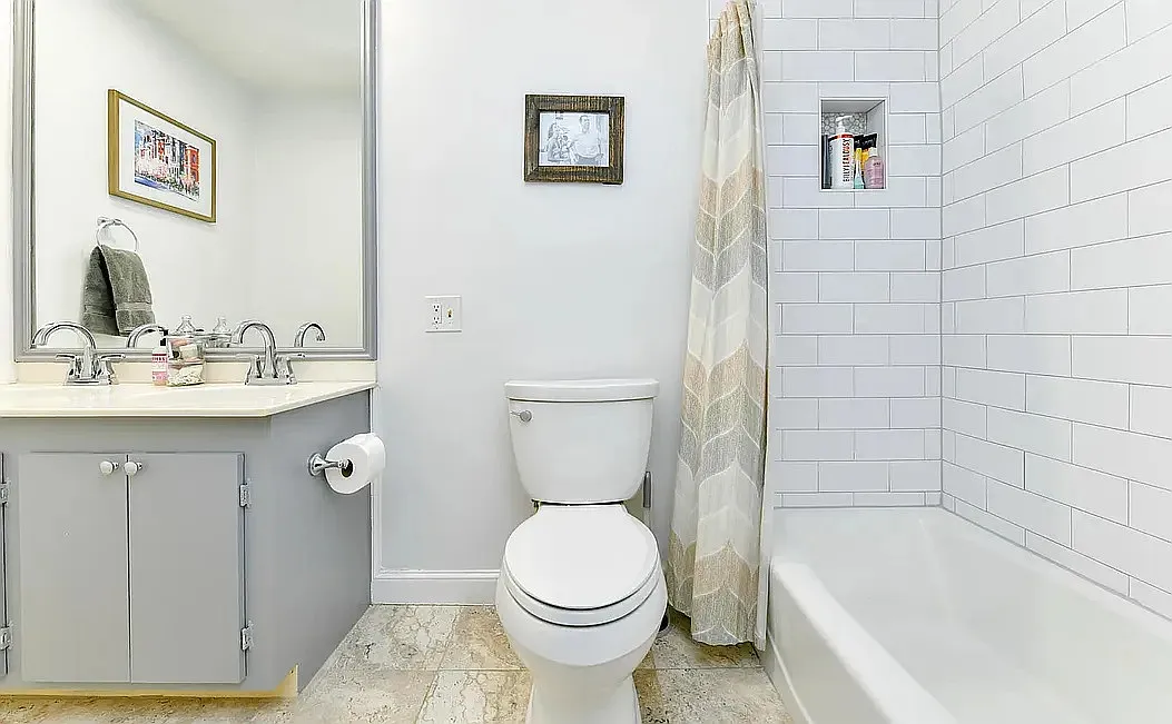 Elegant 1BR Penthouse on Commonwealth Ave | Back Bay — Photo 2