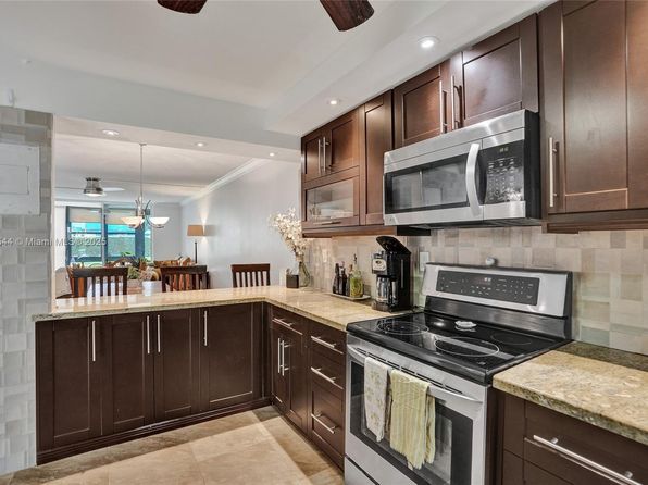 9410 N Hollybrook Lake Dr APT 102