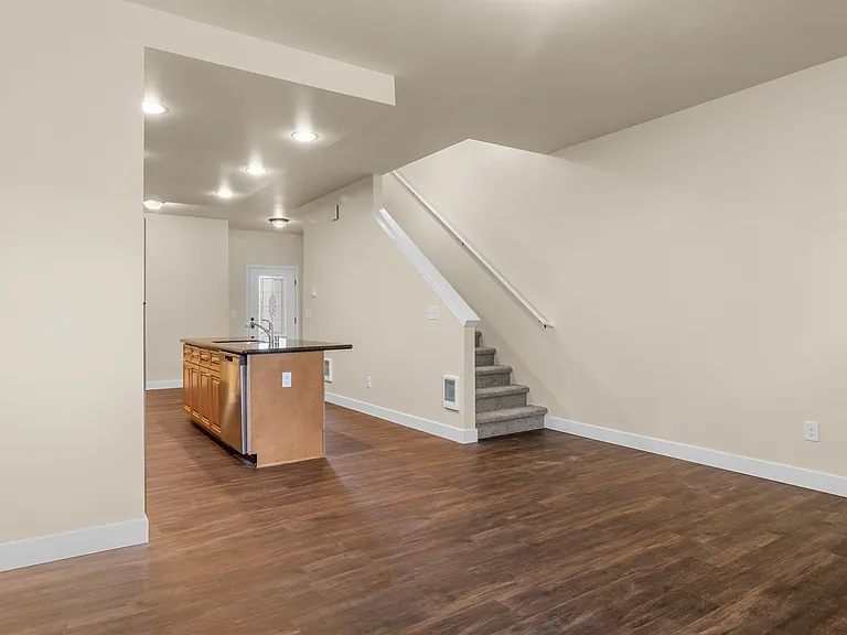 Gravelly Lake Brownstones — Photo 43