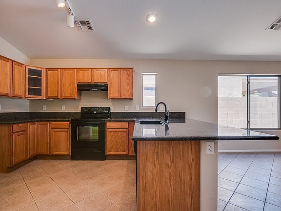 2nd image of 5551 W Southgate Ave