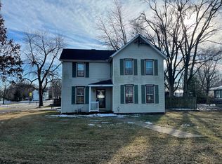 610 E 3rd St, Delavan, IL 61734